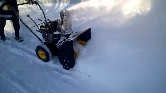 Бензиновый снегоуборщик Champion st656 смотреть онлайн