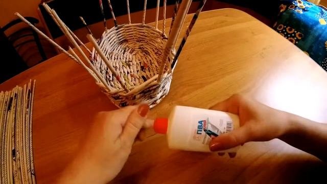 Корзинка праздничная пасхальная из газетных трубочек!