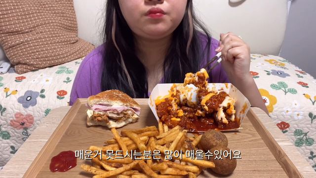 ENG) 먹방브이로그 | 내 최애 메뉴들 가져옴 | 명랑핫도그 신메뉴 마라로제떡볶이, 삼겹살 김밥, 어묵탕, 맘스터치 핫치즈싸이순살, 화이트갈릭싸이버거, 스팸카레, 돈까스