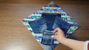 Панно-органайзер из карманов от старых джинсов.