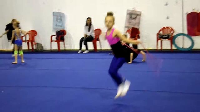 Кира, разминка. 720p смотреть онлайн