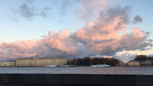 Вид на Университетскую набережную в Санкт-Петербурге смотреть онлайн