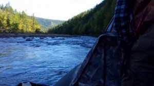 проходим перекаты и прижимы. Якутия  речка Ыллымах.