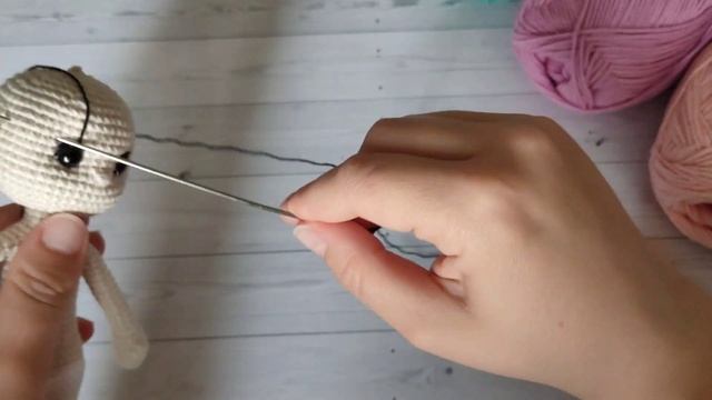 Русалочка крючком//Подробный мастер класс//Часть 3//Оформляем личико,волосы// смотреть онлайн