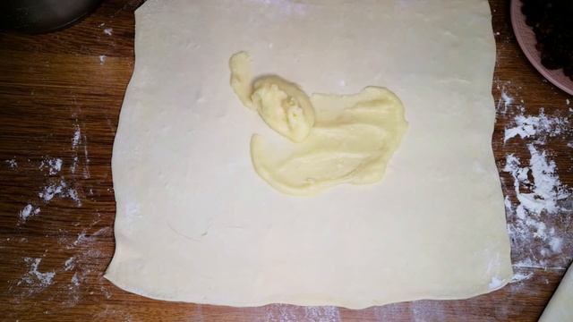 ФРАНЦУЗСКИЕ БУЛОЧКИ "Улитки" с заварным кремом и изюмом