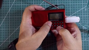 Компактный дешевый цифровой трехдиапазонный радиоприемник с МП3 и аккумулятором 18650