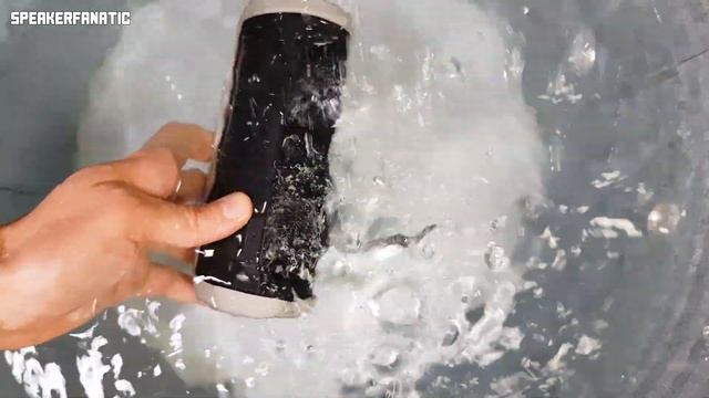 JBL Flip 4 - Water Test Without The Speaker Grill смотреть онлайн