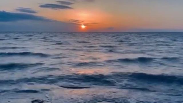 Красивый закат над морем #черноеморе #сочи #закатнаморе #закат #море