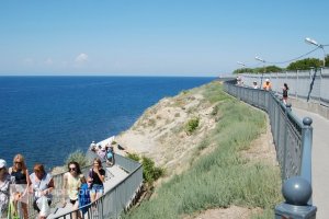 Старое морское кладбище на высоком берегу, Анапа, черное море