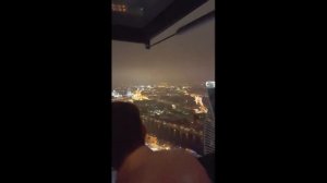 Как открываются окна на 62 этаже в ресторане SIXTY