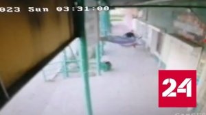 Вандалы, разорвавшие баннеры в поддержку СВО, попали на камеру - Россия 24 