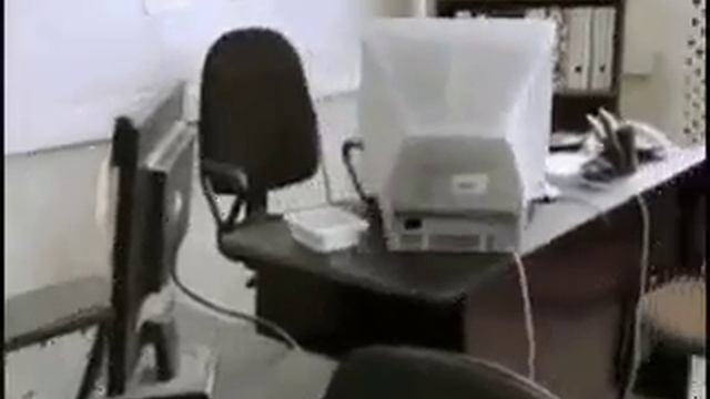 Пятница. Начальник: - Есть срочный заказ. Кто готов задержаться на работе? смотреть онлайн