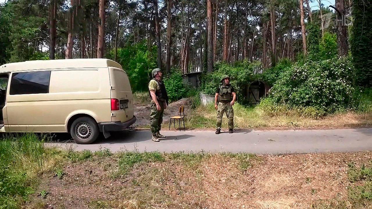 Добровольцы помогают людям в Белгородской области, которую обстреливают националисты