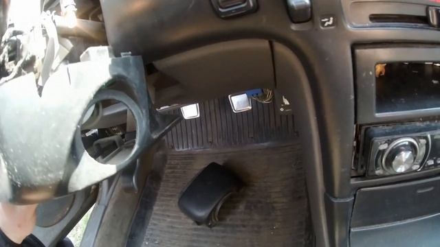 Замена и проверка контактной группы замка зажигания (MAZDA 626)
