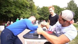 АРМРЕСТЛИНГ НА УЛИЦЕ