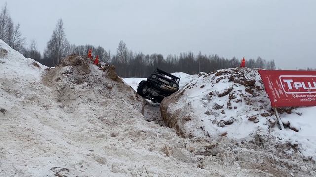 Уаз чуть не упал смотреть онлайн