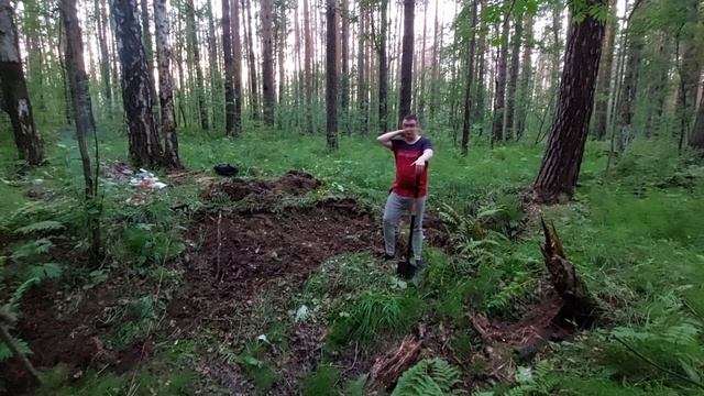 Начало строительства ЗЕМЛЯНКИ l РАЗВЕДКА l 1 ДЕНЬ l 12.08.21 ☀ 1 ВЫПУСК