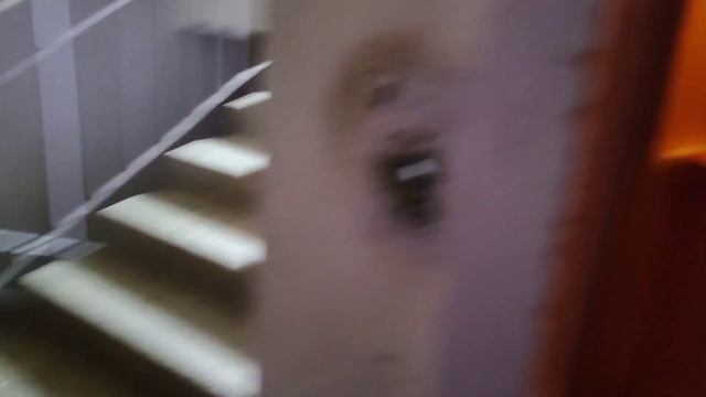 В моём доме начали менять лифты... (в 3-м подъезде лифт работает) смотреть онлайн