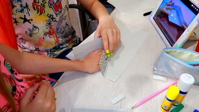 КОРОЧЕ ГОВОРЯ младшая сестра фанатка бумаги. Сделали ДРАКОНА из Тик Тока смотреть онлайн