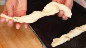 Сырные палочки из слоеного теста . Хрустящая закуска с сыром / Puff pastry Cheese sticks. Eng sub