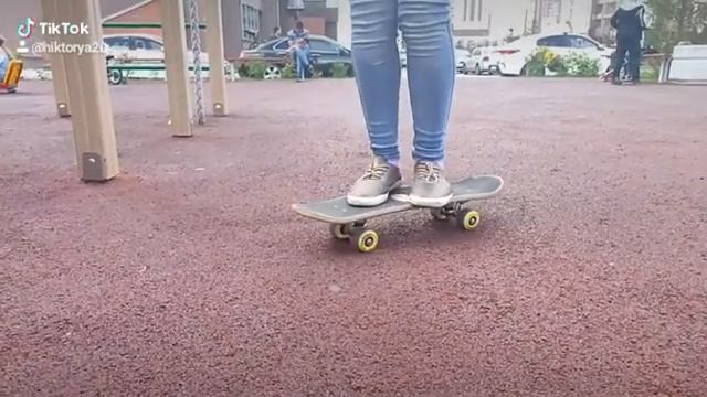 Прыгаю на скейт. Мой первый трюк смотреть онлайн