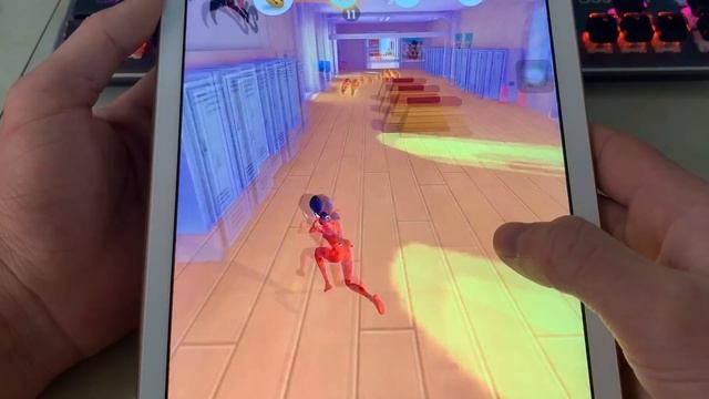 SpongeRun,Helix Jump,Miraculous,Bowmasters,Run Sackboy,Bouncemasters,Banana Kong смотреть онлайн