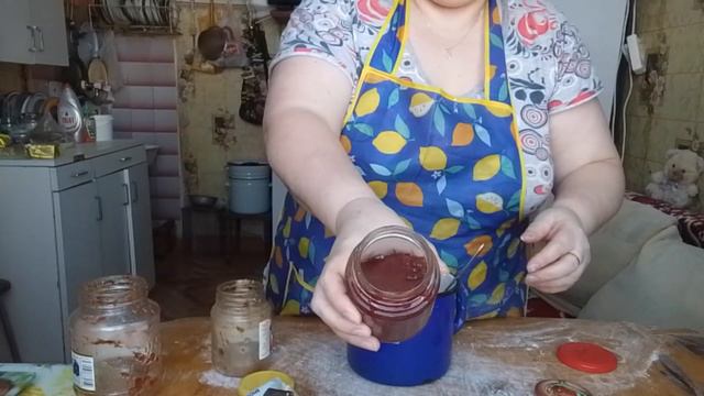 Ржано-пшеничный  хлеб с добавлением солода,и тертое печенье.
