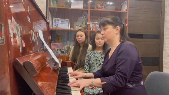 "Тихая Ночь" в исполнении преподавателя Власовой Марины. смотреть онлайн