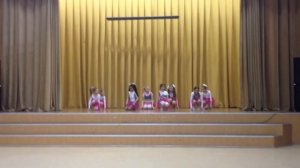 Школа. Танцевальный фестиваль. Школьный кружок танца.