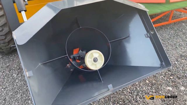 Пескоразбрасыватель фронтальный DMD SS 300 для мини погрузчика смотреть онлайн