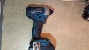 Makita DTD155Z самый легкий и дешёвый бесщёточный импакт винтоверт от Makita с регулятором оборотов