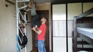 Как научить ребенка подтягиваться на турнике.