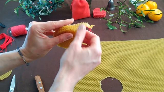 Свечи-игрушки на елку своими руками. Супер идея! Из вощины быстро и просто. Новогодний талисман!