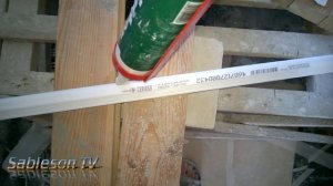 ?Как  правильно наклеить потолочный плинтус....