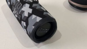 JBL CLIP 4 Vs JBL FLIP 6 BLUETOOTH SPEAKER SOUND TEST!!!