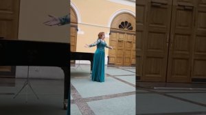 «Все стало вокруг голубым и зелёным» Екатерина Нешева