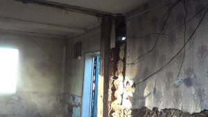 Устанавливаю БАЛКИ ПОД ПОТОЛОК Чтоб не упал.Жесть.