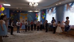 Выпускной в садике, песня и игра на музыкальных инструментах