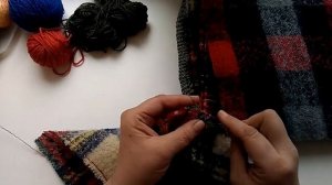 Плед из старых шарфов и остатков пряжи.