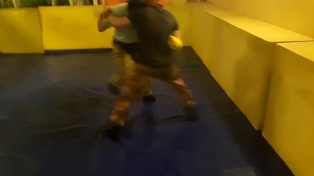 Моменты ножевых-рукопашных учебных спаррингов бойцов S.P.A.S.-DON смотреть онлайн