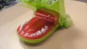 LEMUR.TOYS:  Настольная игра "Крокодильчик Дантист" от Hasbro (на русском языке)