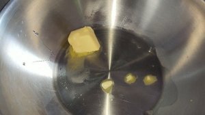 Макароны с песто из морковной ботвы
