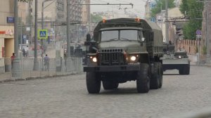 Колонна военной техники в центре Москвы.