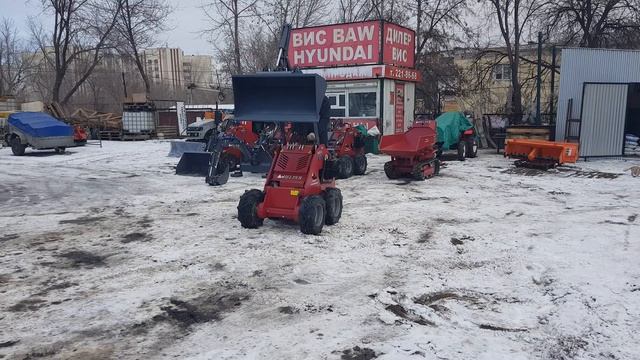 Мини погрузчик Helffer MSV-111, быстрый съём/одевание ковша смотреть онлайн
