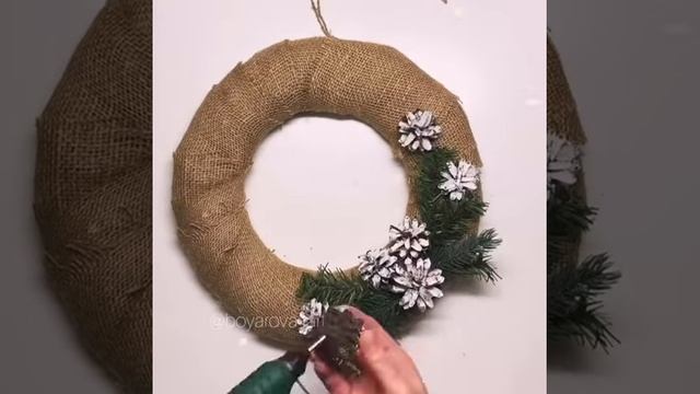 Новогодний венок своими руками - Новогодние интерьерные штучки смотреть онлайн