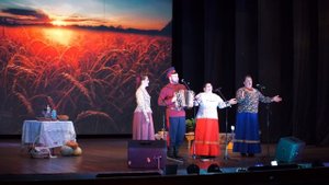 "Уж, ты, бабочка молоденькая" - семейный ансамбль Уваркиных