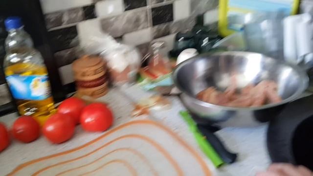 Пришла Женщина и приготовила курицу.. смотреть онлайн