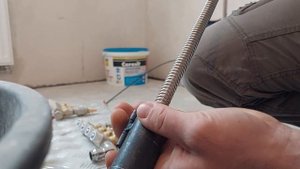 изготовление гибких подводок из нержавеющей гофрированой трубы.