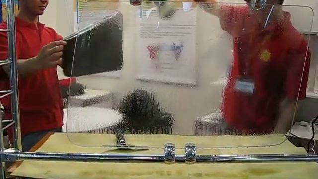 Установка тонировочной пленки на стекла автомобиля.