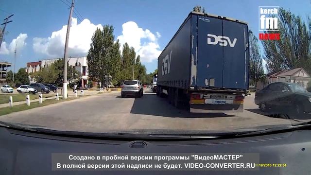 Обгон на жд переезде в Керчи смотреть онлайн